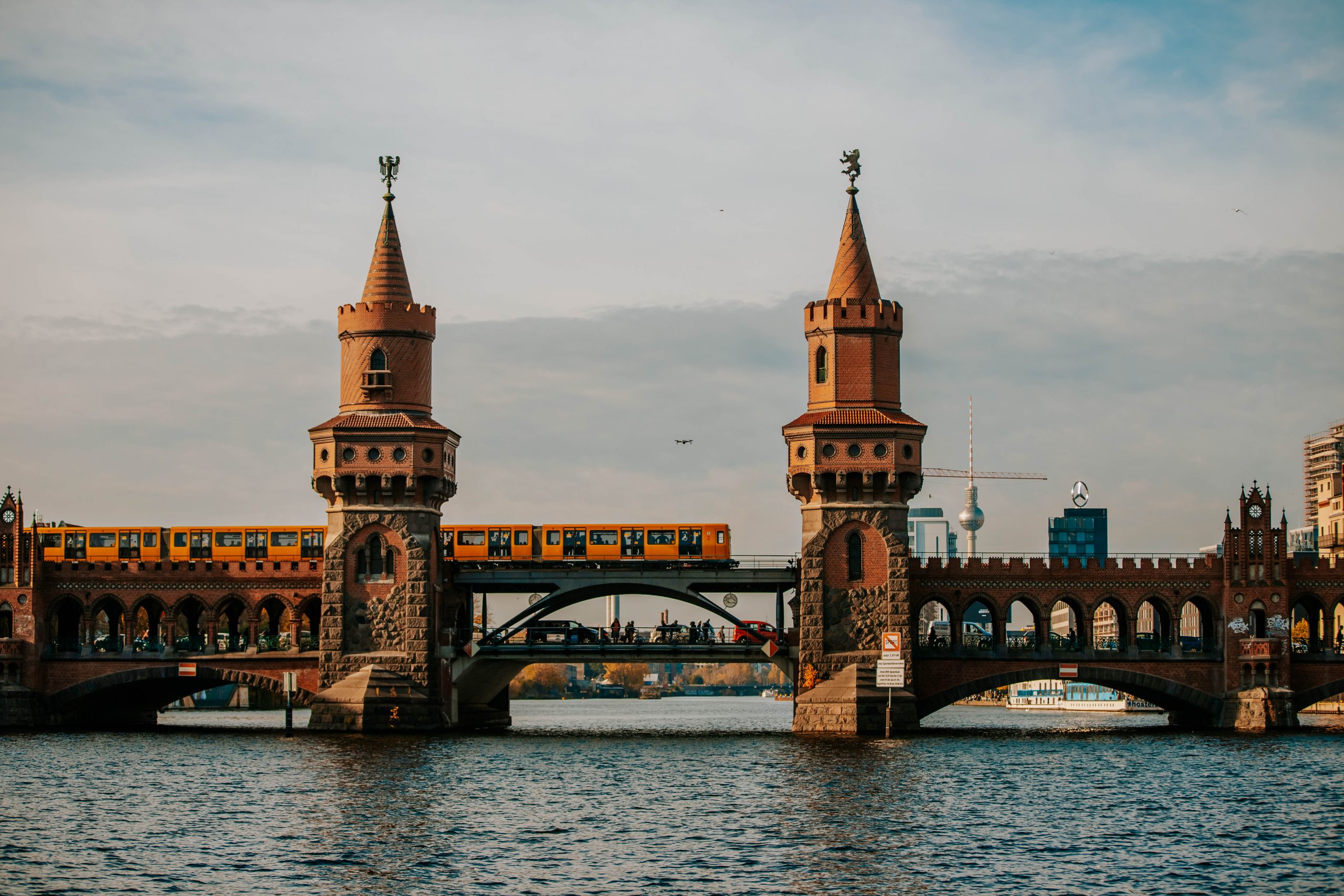 Die Oberbaumbrücke in Berlin